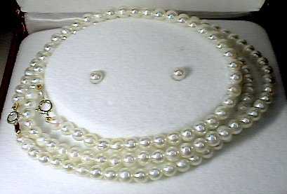 
Freshwater Cultured White Pearl Bracelet, Necklace and Earring set
