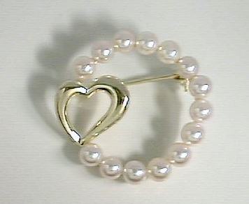 
Round Freshwater Pearl Heart Pin
