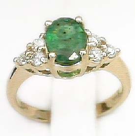 
Stunning Emerald & Diamond Ring

