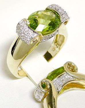 
Art Deco Style Peridot & Diamond Ring

