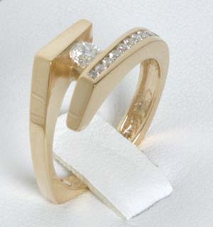 
Modern Diamond Engagement Ring
