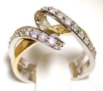 
Two-tone Swirl Diamond Ring

