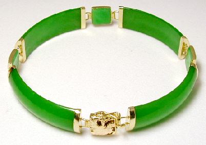 
Dyed Jade Segment Dragon Station Bracelet
