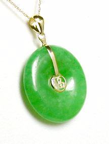 
Elegant Green Jade Disc Pendant
