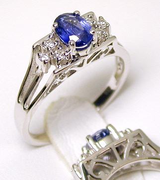 
Ceylon Sapphire & Diamond Ring
