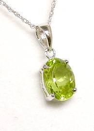 
7x5 mm Oval Peridot Solitaire Pendant

