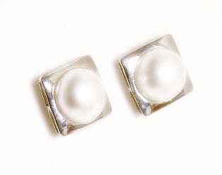 
Freshwater Pearl Square-framed Earrings
