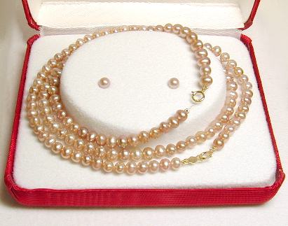 
Freshwater Cultured Pink Pearl Bracelet, Necklace and Earring set
