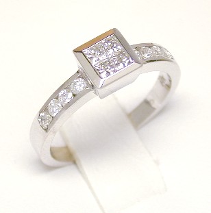 
Princess & Round Invisible Diamond Ring
