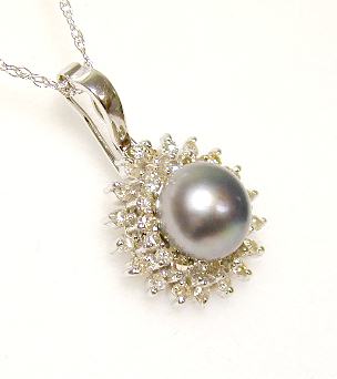 
Freshwater Black Pearl & Diamond Pendant
