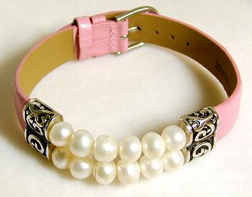 
FW Pearl Pink Leather Collar Bracelet
