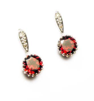 
Garnet and Diamond Drop Earrings
