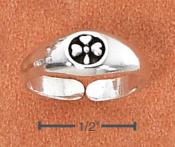 
Sterling Silver Dome Shaped Toe Ring With Shamrock Inset
